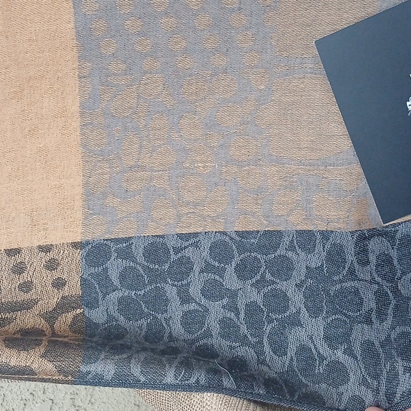 COACH MULTI COLORED Patchwork Line SIGNATURE C Stylish Patterned WOOL Scarf - Picture 4 of 9